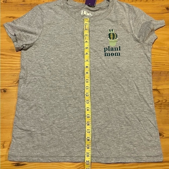 Doe. Plant Mom Cactus Design Women’s Gray Tee (Sz S) - Picture 5 of 5